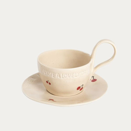 Porcelanowa filiżanka ze spodkiem w wisienki | HOMLA