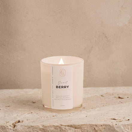 Świeca Sweet Berry 240 ml | Giftness